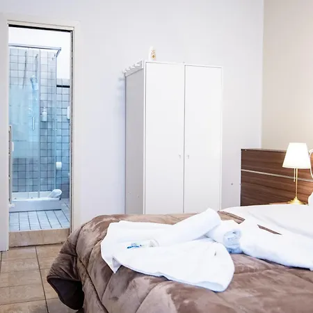 Vitti's 5 Guest house