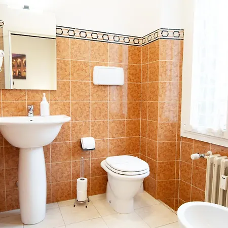 Vitti's 5 Guest house