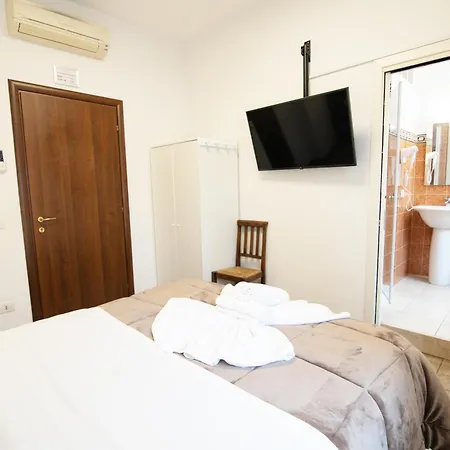Vitti's 5 Guest house *